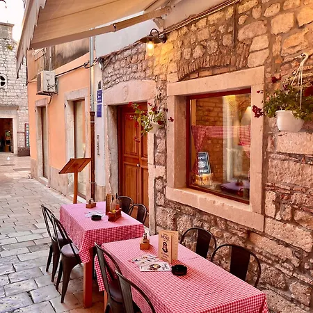 In Centar Mozzira Free Breakfast Zadar